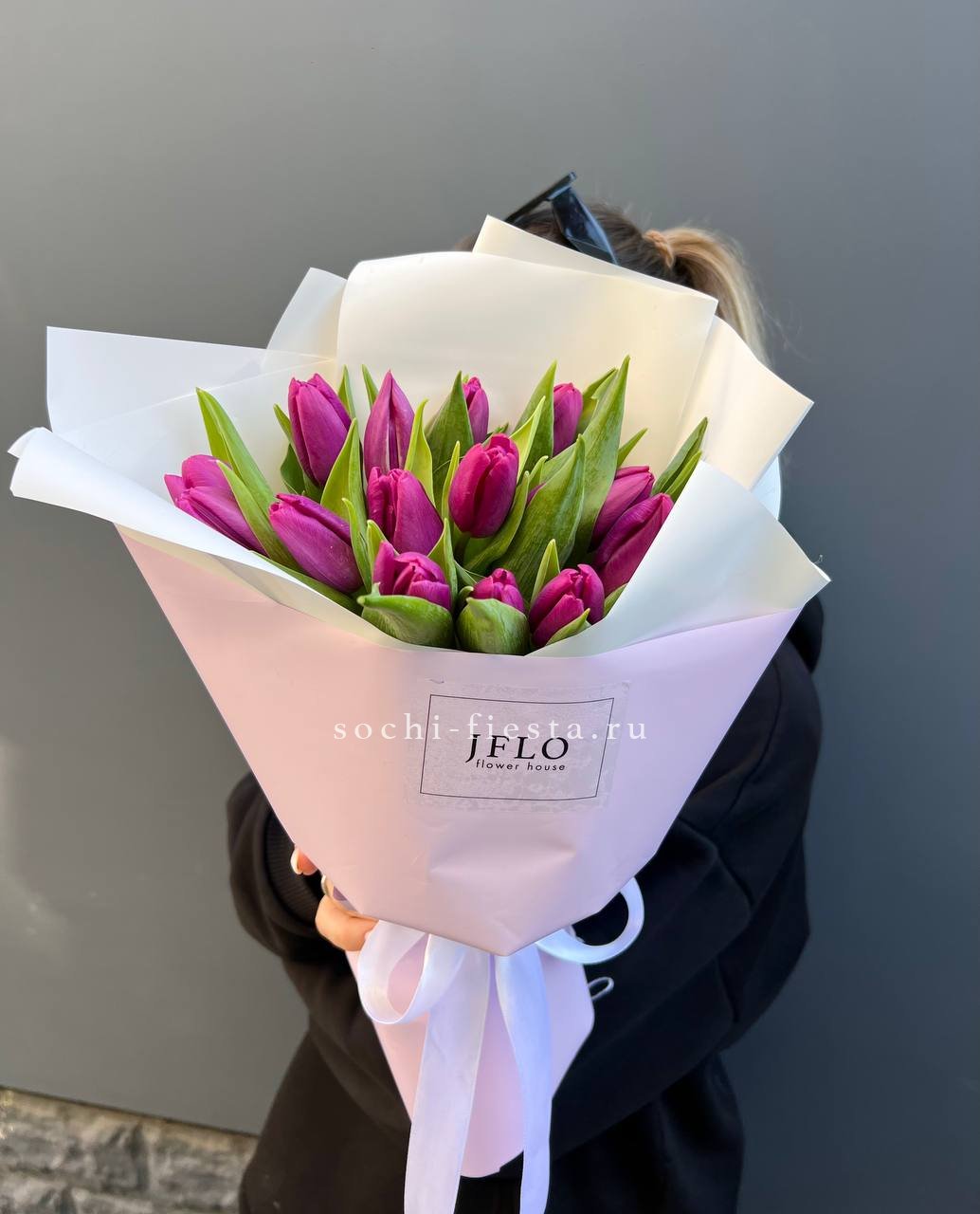 видовой каталог с розами и пионами в студии флористики в Стерлитамаке