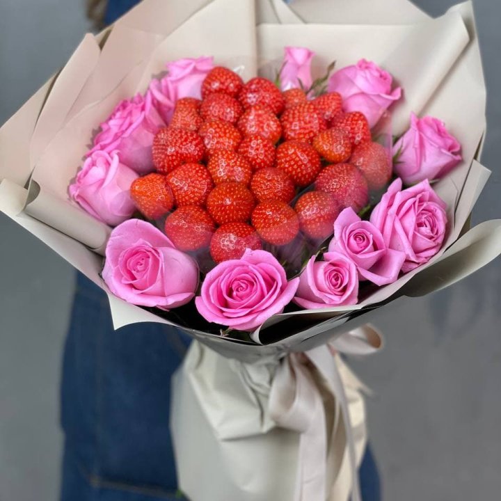 Клубника и розы в Стерлитамаке
