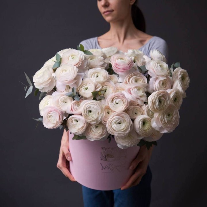 Бокс с ранункулюсами в Стерлитамаке