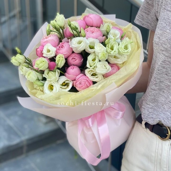 Букет кустовых роз с эустомой в Стерлитамаке