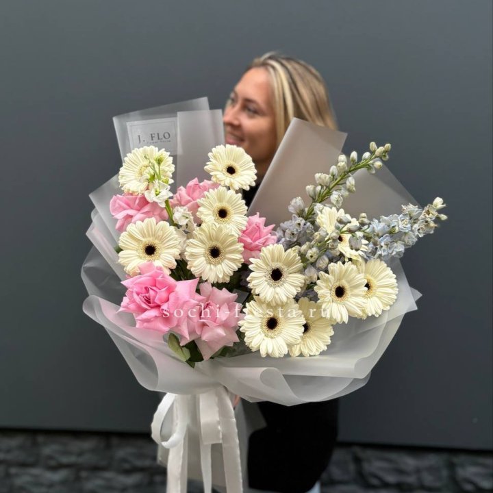 Букет роз и гербер в Стерлитамаке