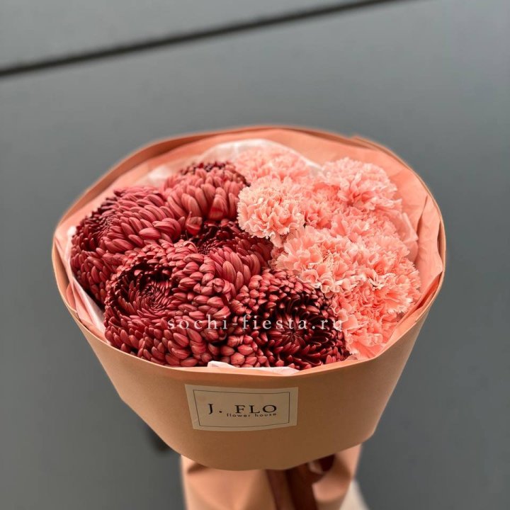 Букет хризантем и диантусов  в Стерлитамаке