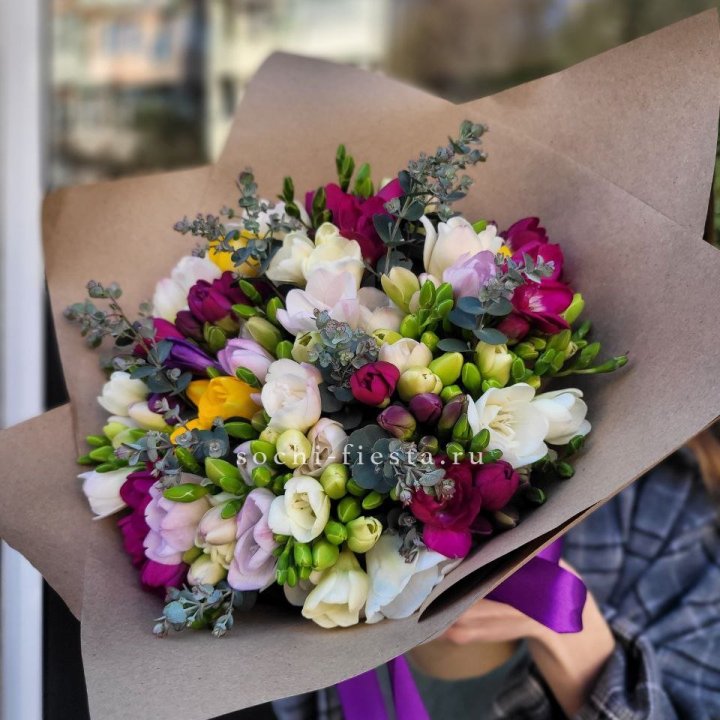 Букет фрезий "Радуга" в Стерлитамаке