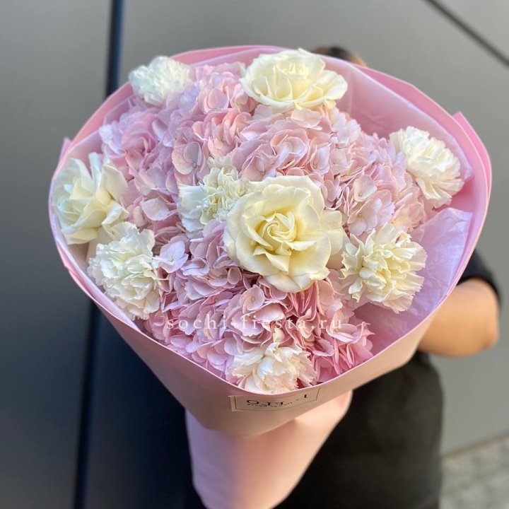  Букет гортензий и роз  в Стерлитамаке