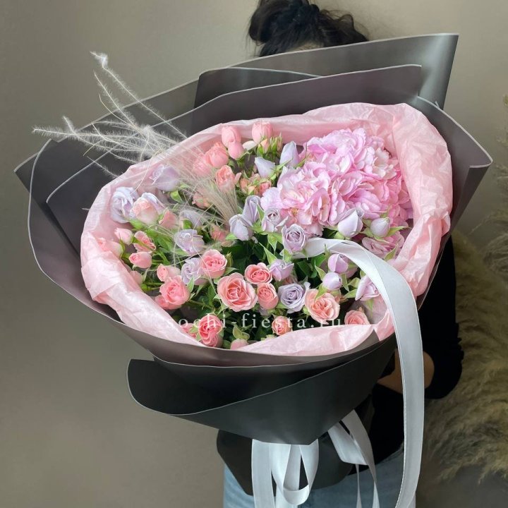  Букет гортензии и роз "Саперави" в Стерлитамаке