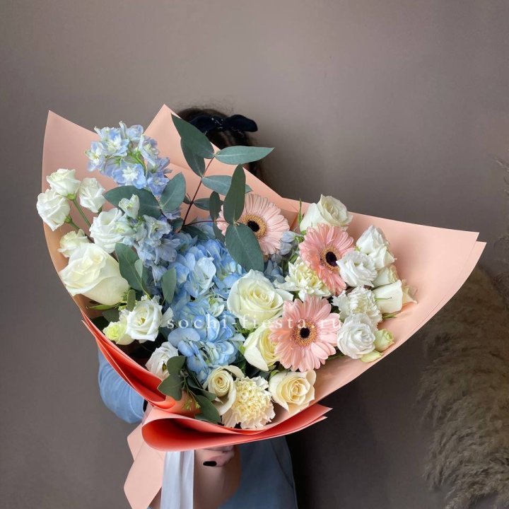  Букет гортензии и роз "Валенсия" в Стерлитамаке