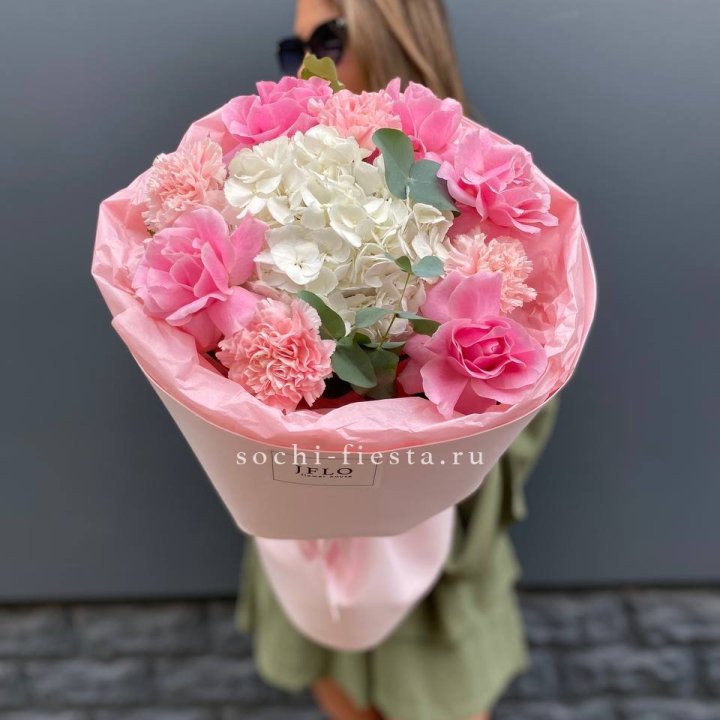 Букет роз и гортензии "Навола" в Стерлитамаке