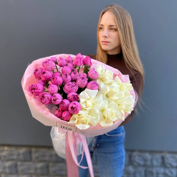 Дуо белых и кустовых роз в Стерлитамаке