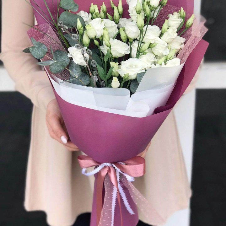 Эустомы с эвкалиптом в Стерлитамаке