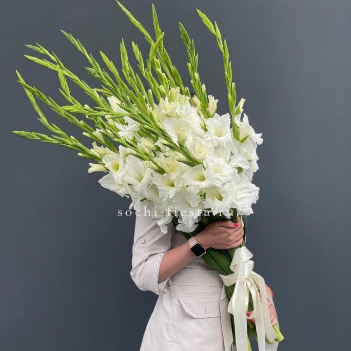 19 белых гладиолусов под ленту в Стерлитамаке