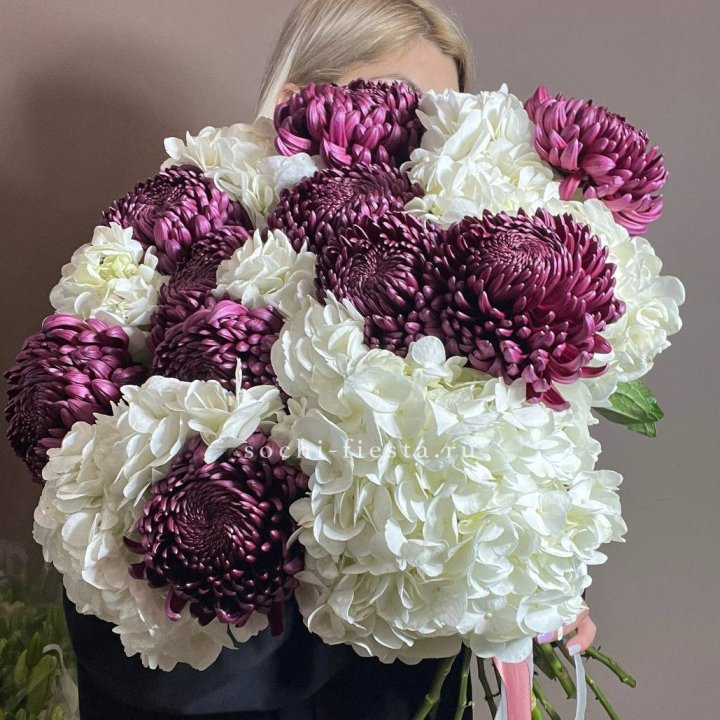 Охапка Бигуди и гортензий в Стерлитамаке