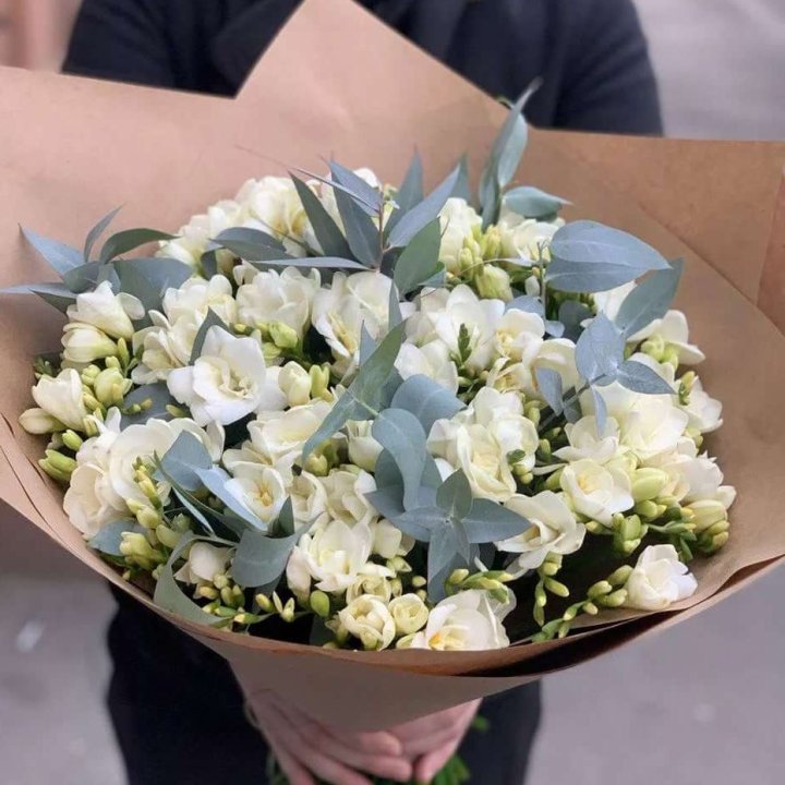 51 фрезия с эвкалиптом в Стерлитамаке