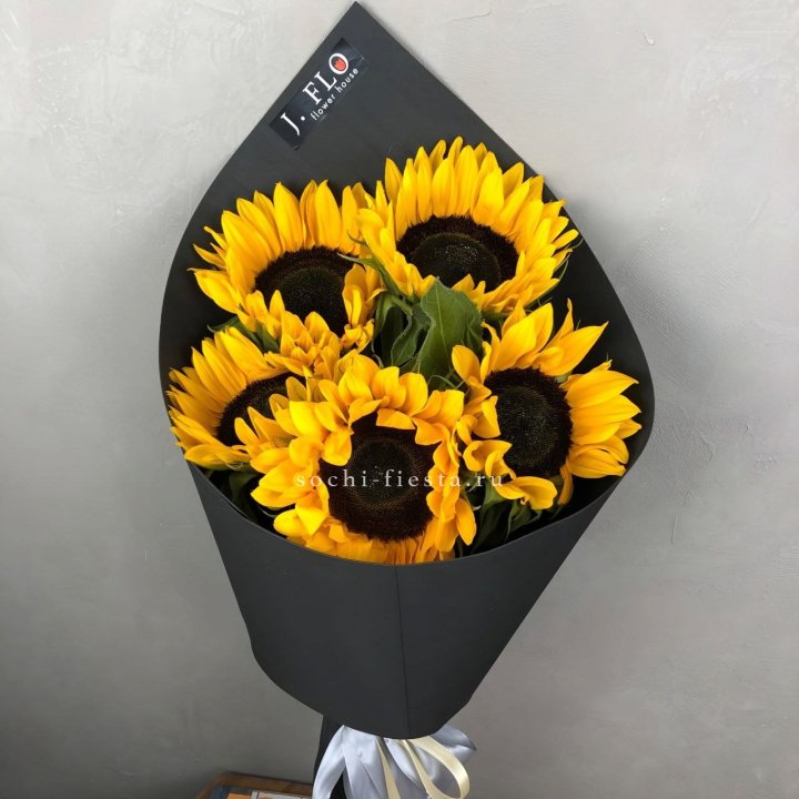 Букет из 5  подсолнухов в Стерлитамаке