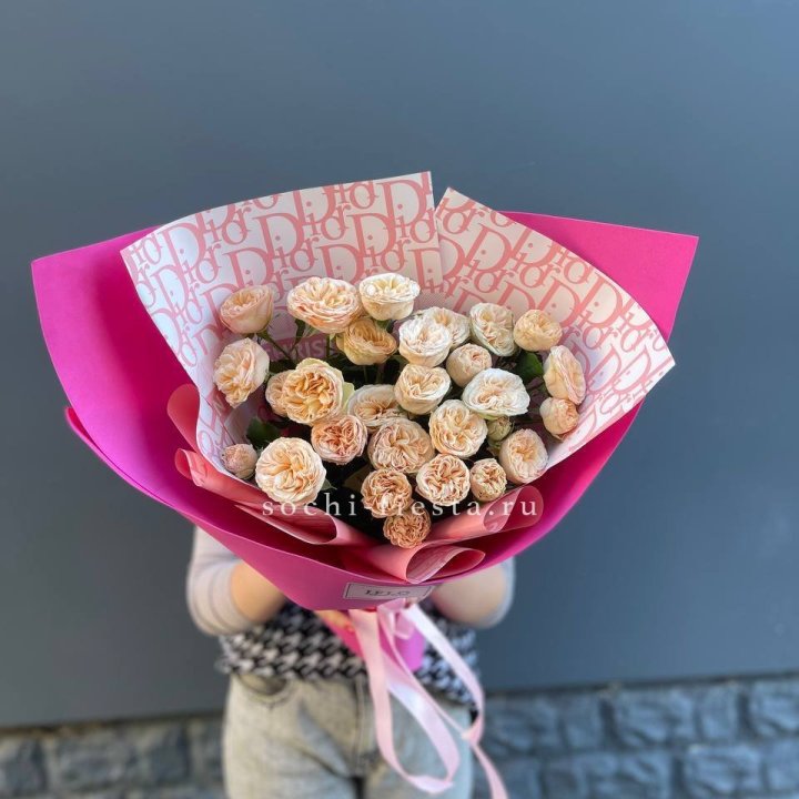 9 пионовидных роз в Стерлитамаке