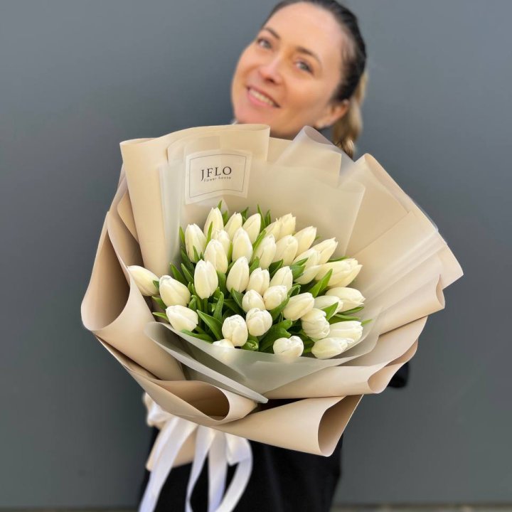 35 белых тюльпанов в Стерлитамаке