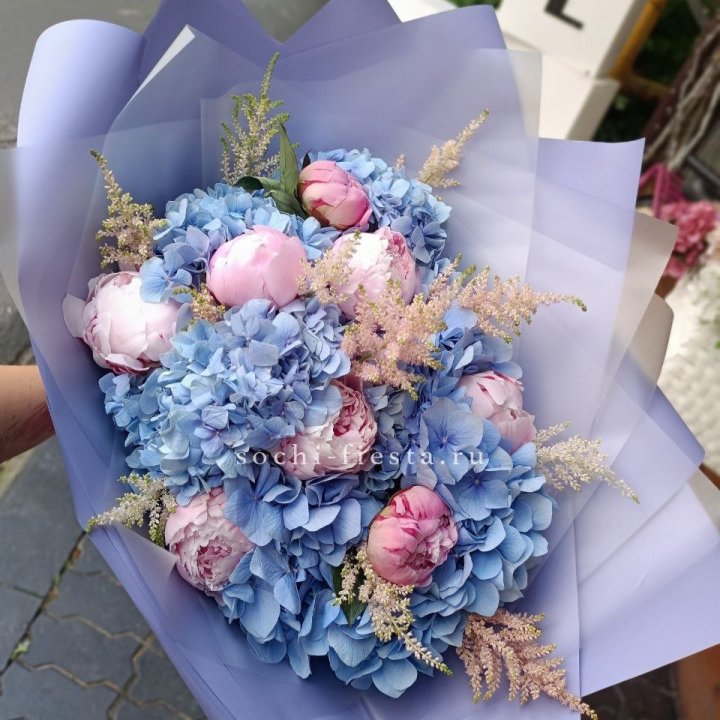 Дизайнерский букет с гортензией №3 в Стерлитамаке