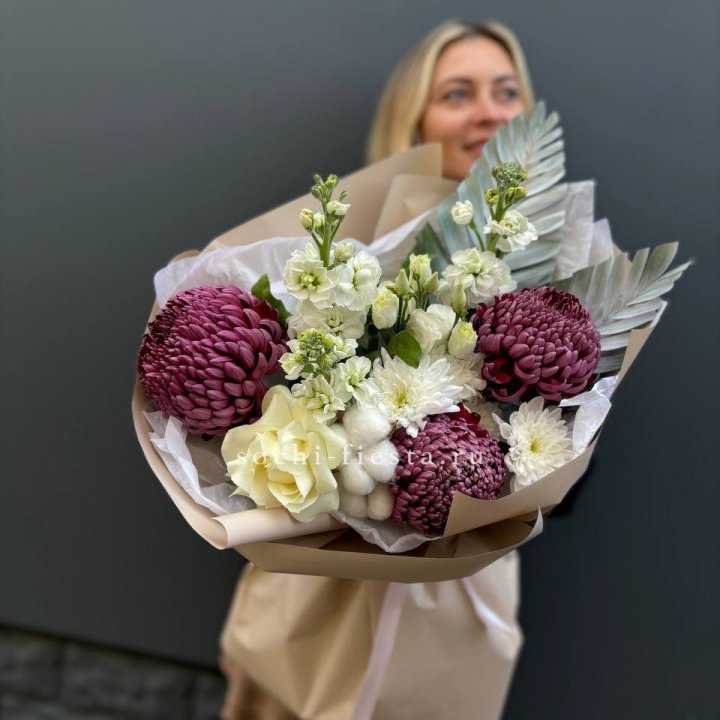 Хризантемы с маттиолой розами эустомой Чика в Стерлитамаке