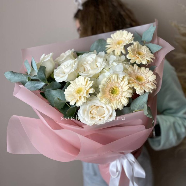 Букет роз, гортензии, гербер  в Стерлитамаке