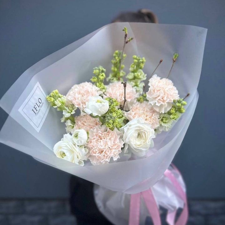 Букет маттиолы и ранункулюсов  в Стерлитамаке