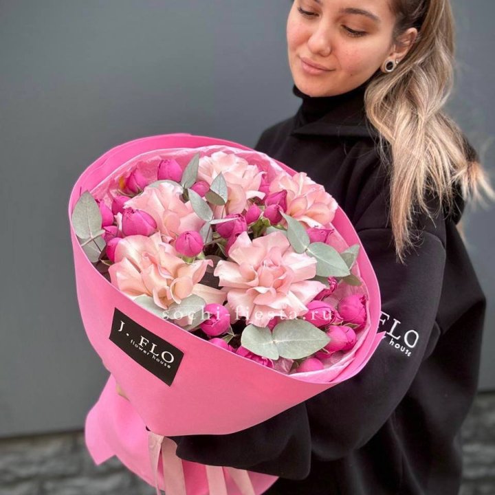 Букет французских и пионовидных роз "Ламиносо" в Стерлитамаке