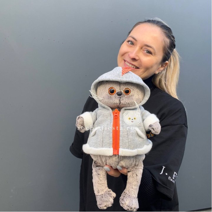 Кот Басик в толстовке в Стерлитамаке