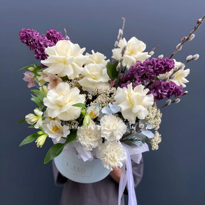 Цветочный бокс Французских роз и Сирени в Стерлитамаке