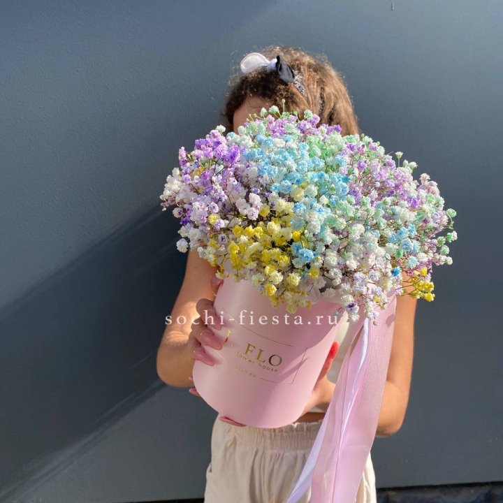 Радужные гипсофилы в шляпной коробке в Стерлитамаке