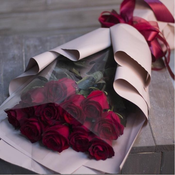 11 голландских роз в оформлении в Стерлитамаке