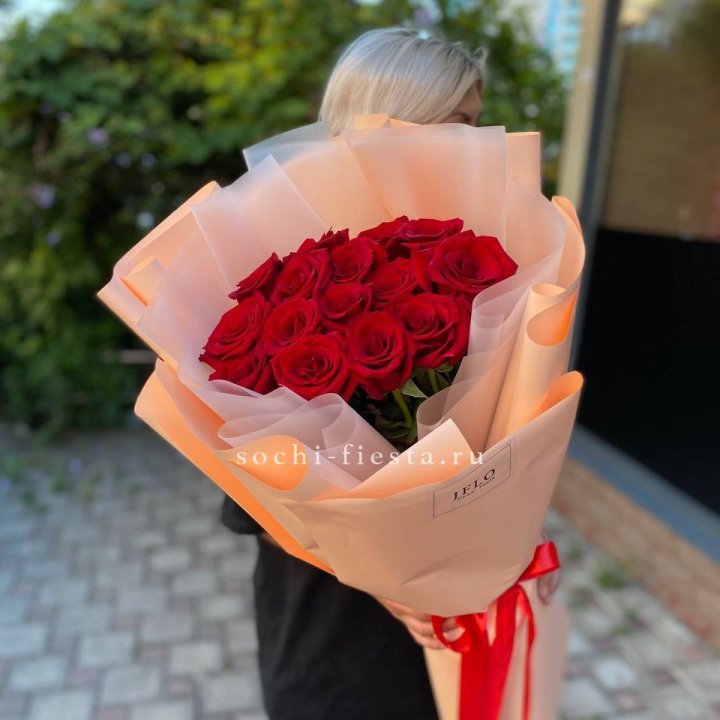 15 голландских роз в оформлении в Стерлитамаке