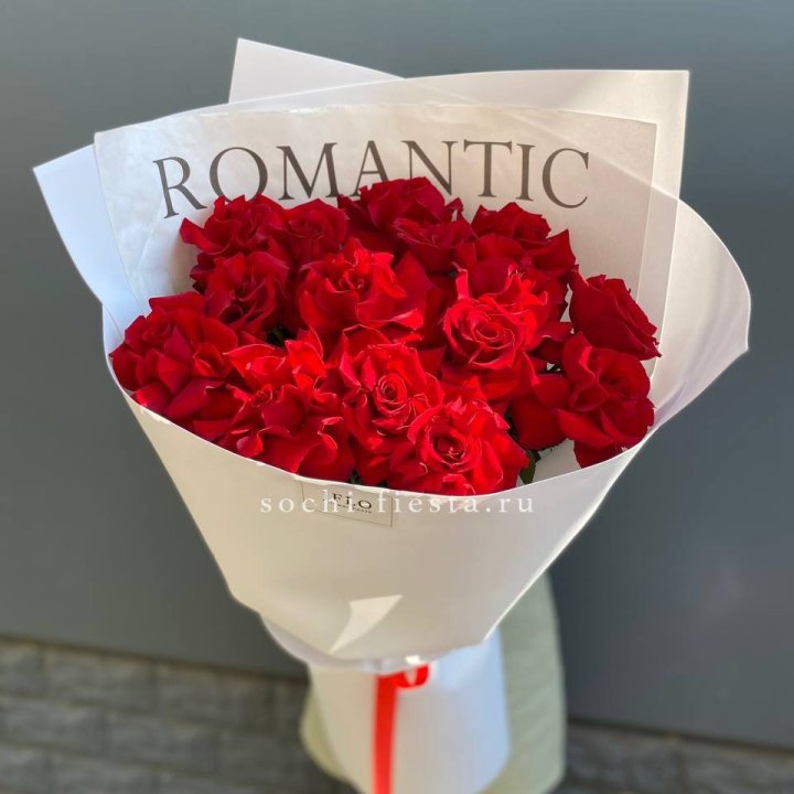 19 высоких роз в оформлении в Стерлитамаке