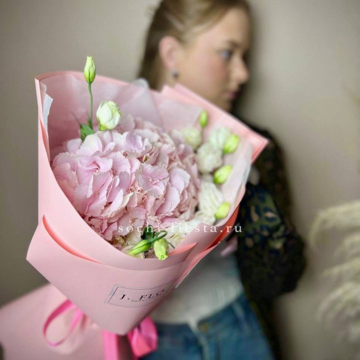 Букет с гортензией №2 в Стерлитамаке