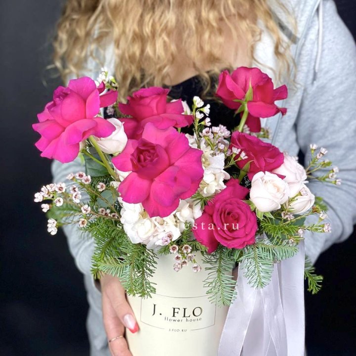 Новогодняя композиция в коробке пинк розе в Стерлитамаке