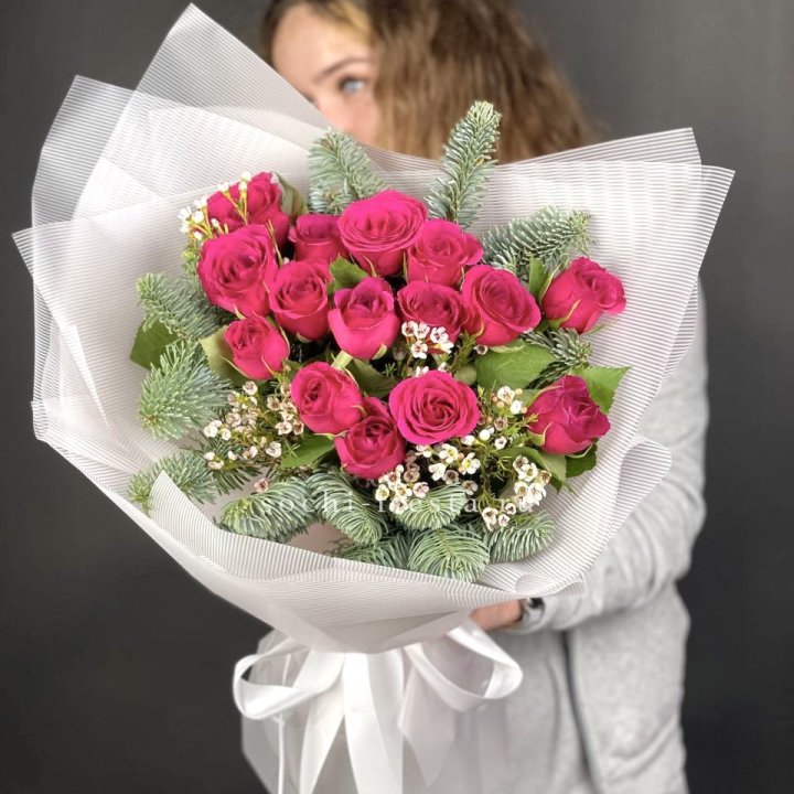 Новогодний букет Елки и Розы в Стерлитамаке