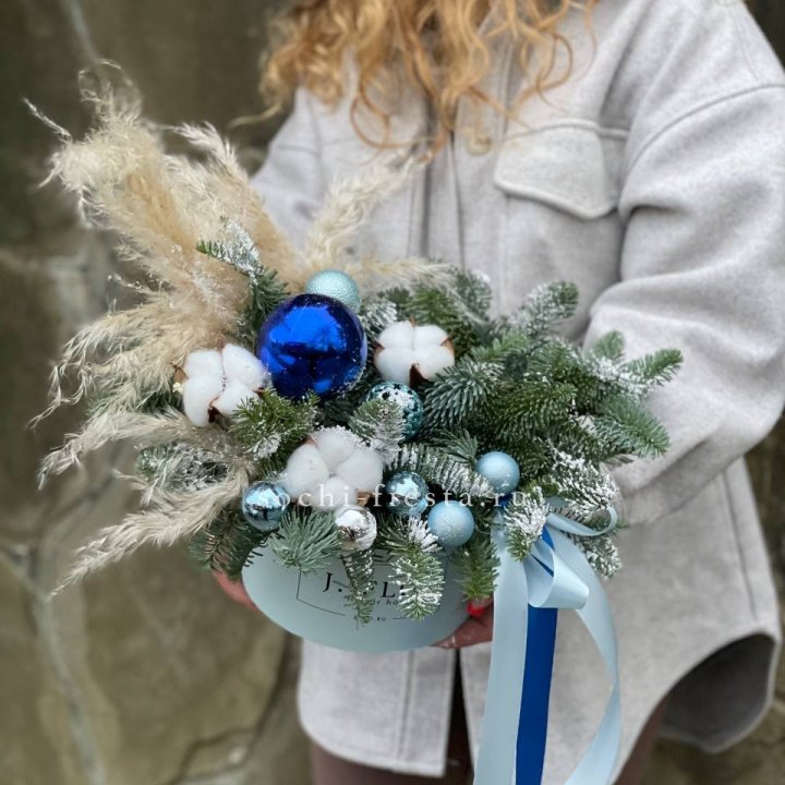 Новогодняя композиция в коробке блю в Стерлитамаке