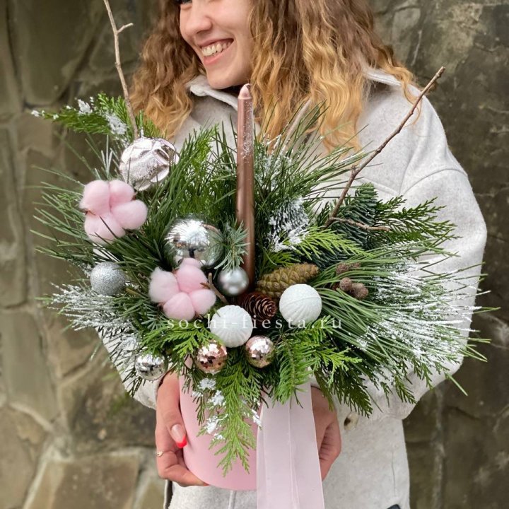 Новогодняя композиция в коробке пинк в Стерлитамаке