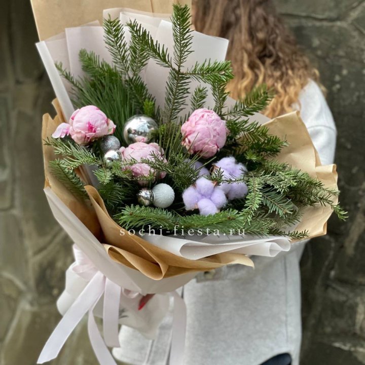 Новогодний букет с пионами  в Стерлитамаке