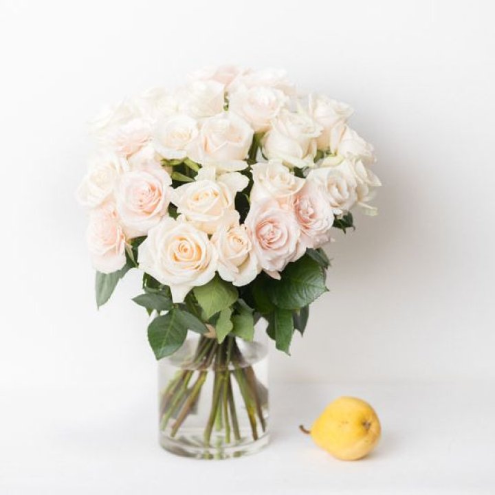 25 кремовых роз в Стерлитамаке