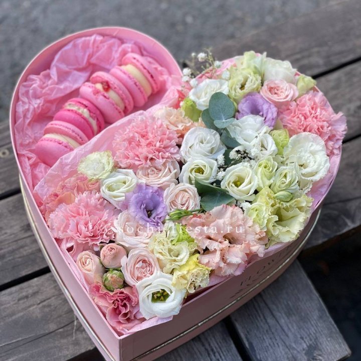 Бокс-сердце с макарон "Пинк" в Стерлитамаке