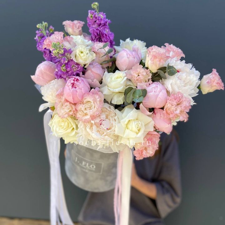 Дизайнерский цилиндр с пионами "Ривьера" в Стерлитамаке