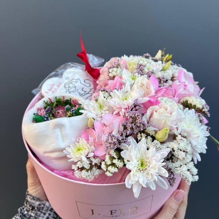 Цветы и свеча в коробке в Стерлитамаке