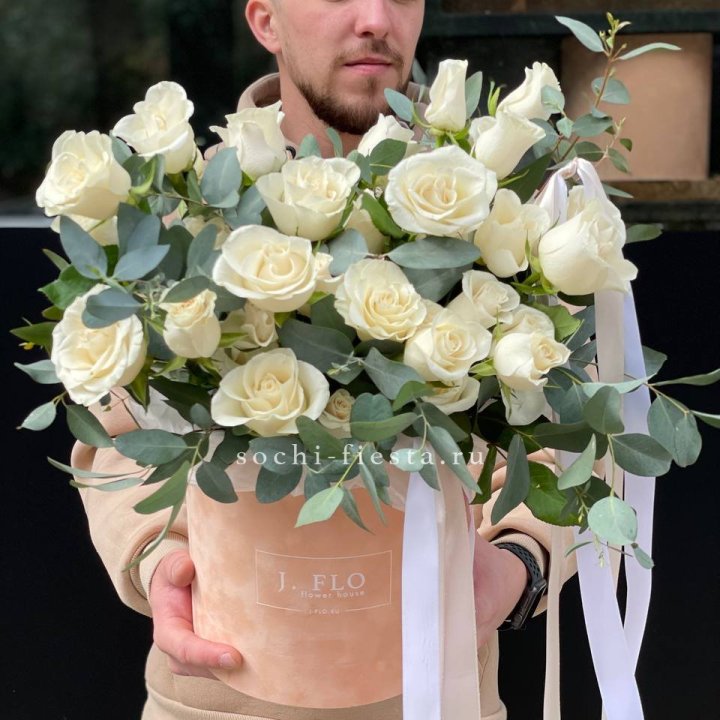 41 белая роз в бархатном боксе в Стерлитамаке