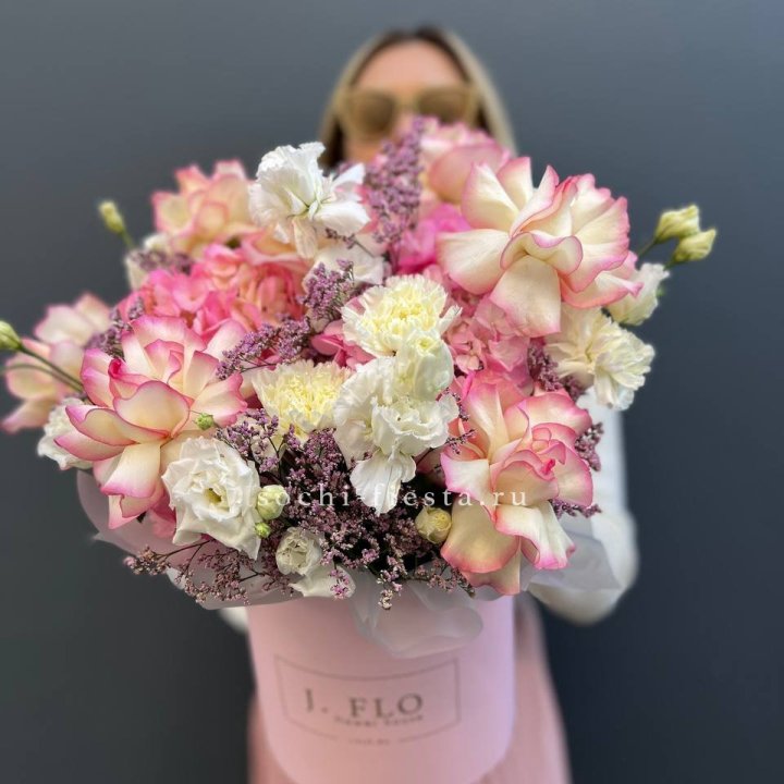 Цветочная композиция "Глория" в боксе в Стерлитамаке