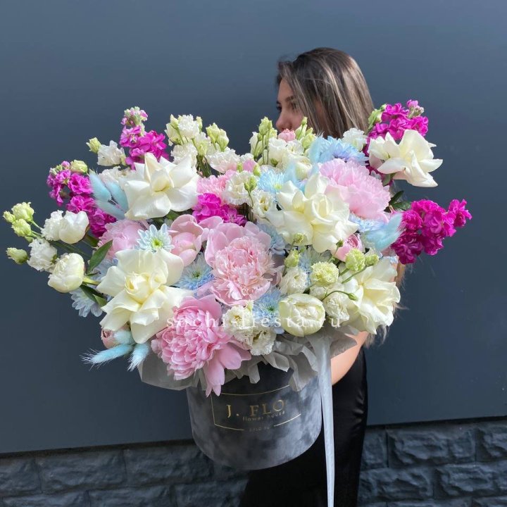 Дизайнерский цилиндр "Пионы гарден" в Стерлитамаке