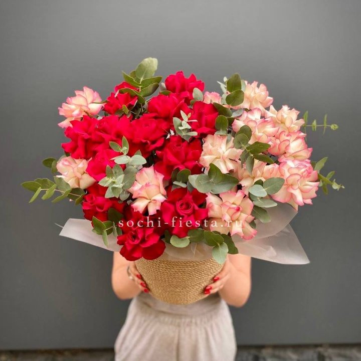 25 Французских роз в джутовом кашпо  в Стерлитамаке