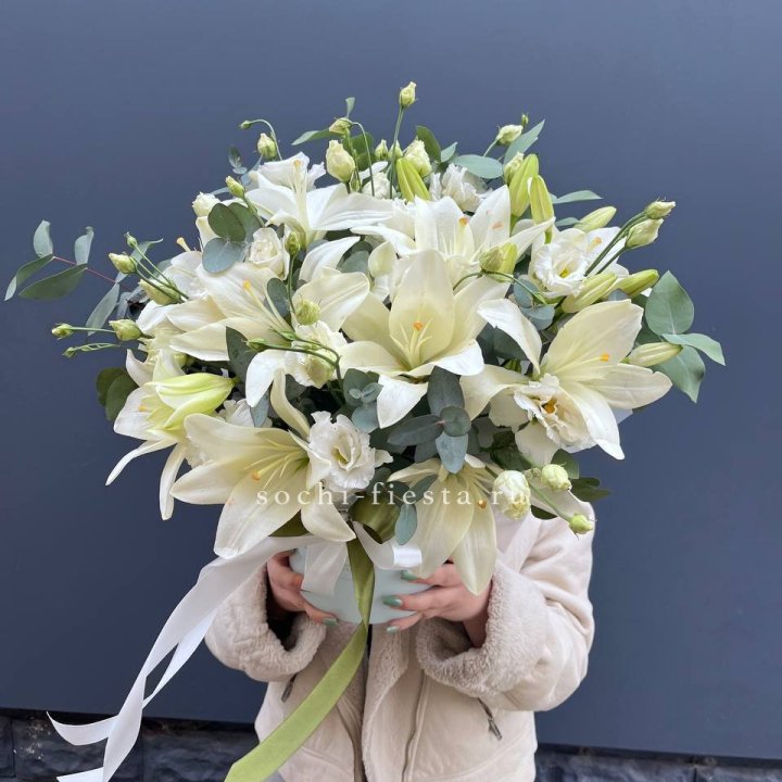 Бокс лилий и эустомы в Стерлитамаке