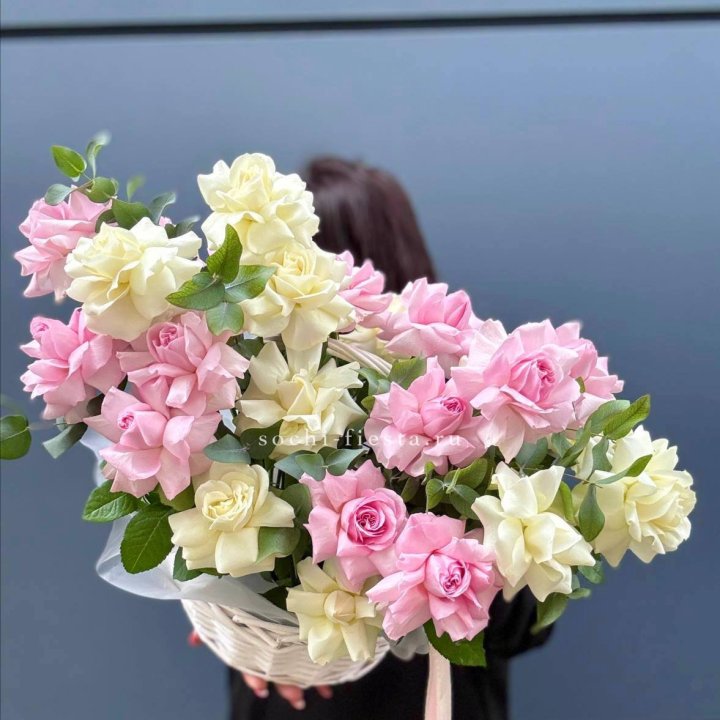 25 Французских роз в корзине в Стерлитамаке