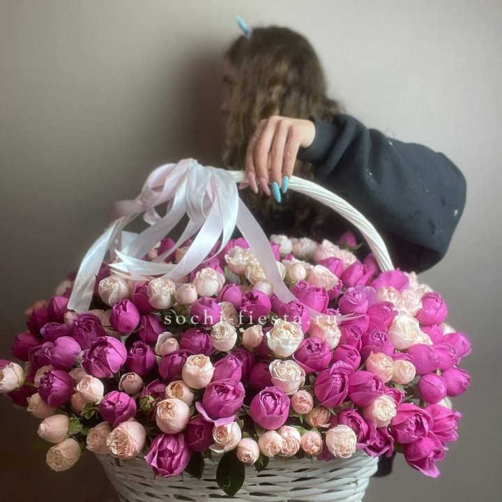 Премиум корзина пионовидных кустовых роз в Стерлитамаке