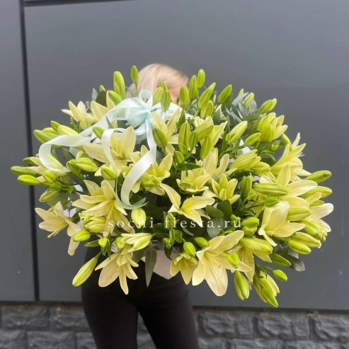 Лилии в корзине в Стерлитамаке