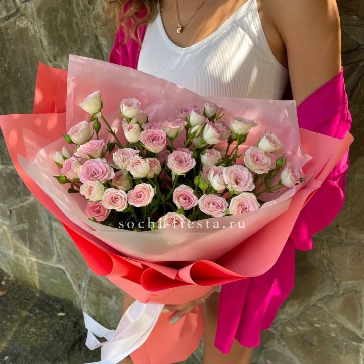 Розовые кустовые розы в Стерлитамаке