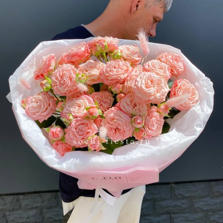 Пионовидные розы Мадам Бомбастик в Стерлитамаке